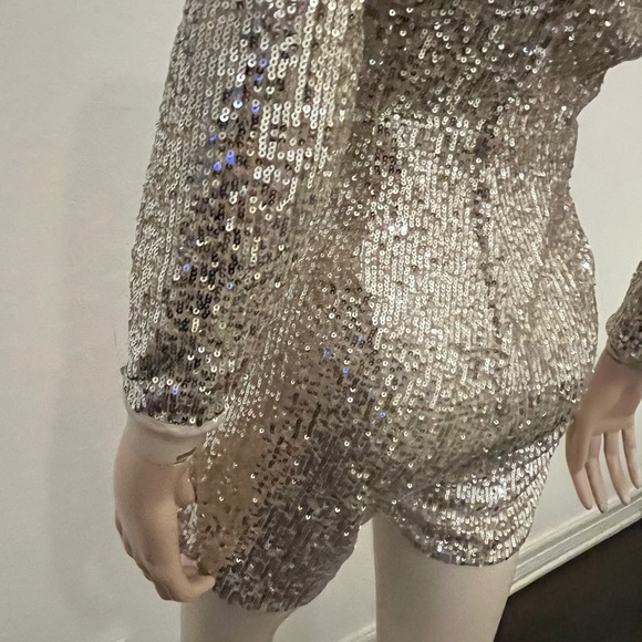 Front cross V neck silver jumpsuit skort, long sleeve, zipper, sequin romper - Picture 10 of 13